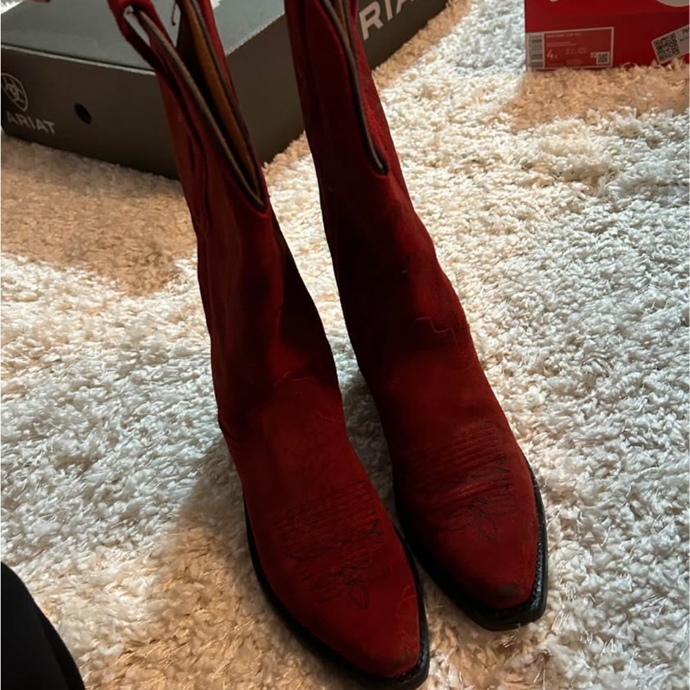 Women’s red Cowgirl Boots